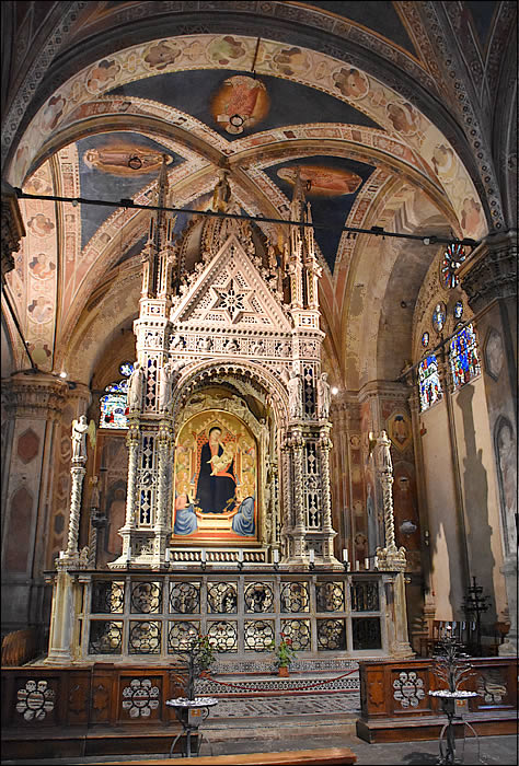View of the interior of the church Orsanmichele