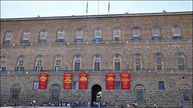 Outside view of Palazzo Pitti