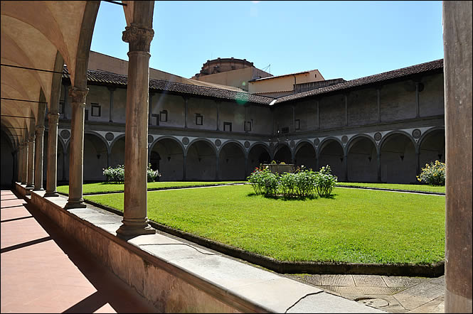 The cloister of the church of Santa Croce